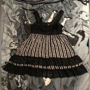 night gown from the hot topic pride + prejudice + zombies collection